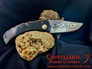 Couteau Corse traditionnel de berger Modèle Cazorla avec Lame Damas Labellisé 27112403 – Image 3