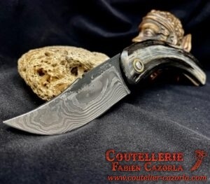 Couteau Corse traditionnel de berger Modèle Cazorla avec Lame Damas 11062502