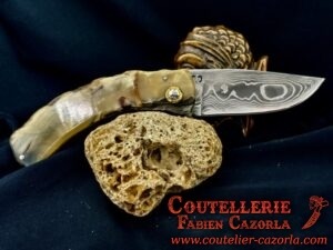 Couteau Corse traditionnel de berger Modèle Cazorla avec Lame Damas Labellisé 27112405 – Image 3