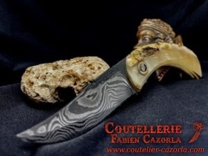 Couteau Corse traditionnel de berger Modèle Cazorla avec Lame Damas  23052505