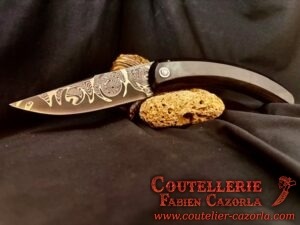 Couteau Corse traditionnel de berger Modèle Cazorla avec Lame Damas Oeil d'Orezza  Nickel 21122404 – Image 2