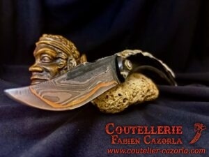 Couteau Corse traditionnel de berger Modèle Cazorla avec Lame Damas Cuivre 18062501