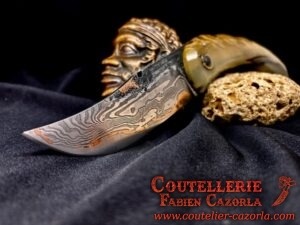 Couteau Corse traditionnel de berger Modèle Cazorla avec Lame Damas Cuivre 01072504
