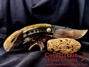 Couteau Corse traditionnel de berger Modèle Cazorla avec Lame Damas Cuivre 01072504 – Image 3