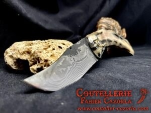Couteau Corse traditionnel de berger Modèle Cazorla avec Lame Damas 04062502