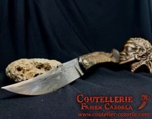 Couteau Corse traditionnel de berger Modèle Cazorla avec Lame Damas Explosion 13122420