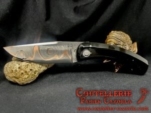 Couteau Corse traditionnel de berger Modèle Labellisé Cazorla avec Lame Damas Oeil d'Orezza  Cuivre 11062504 – Image 2