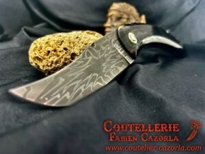 Couteau Corse traditionnel de berger Modèle Cazorla Labellisé avec Lame Damas Explosion 24202403