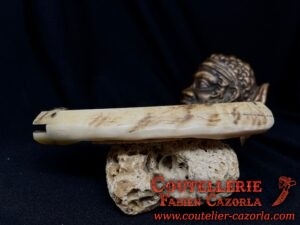 Couteau Corse traditionnel de berger Modèle Cazorla Labellisé Sculpté avec Lame Damas Explosion 13122419 – Image 4