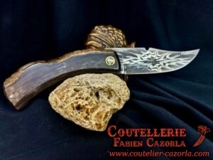 Couteau Corse traditionnel de berger Modèle Cazorla avec Lame Damas Explosion 05122416 – Image 3