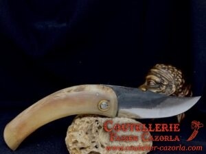 Couteau Corse traditionnel de berger Curnicciolu Fabianu Gravé 03052514 – Image 3