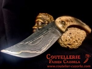 Couteau Corse traditionnel de berger Modèle Cazorla avec Lame Damas Nickel 29072510