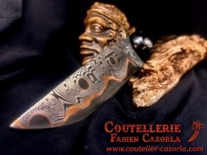 Couteau Corse traditionnel de berger Modèle Labellisé Cazorla avec Lame Damas Oeil d'Orezza  Cuivre 04092502