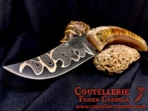 Couteau Corse traditionnel de berger Modèle Cazorla avec Lame Damas Oeil d'Orezza  Nickel 07072504