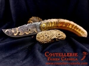 Couteau Corse traditionnel de berger Modèle Cazorla avec Lame Damas Oeil d'Orezza  Nickel 07072504 – Image 2