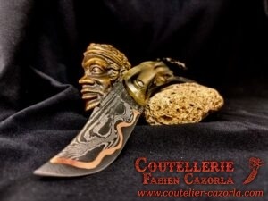 Couteau Corse traditionnel de berger Modèle Cazorla avec Lame Damas Cuivre 14072501