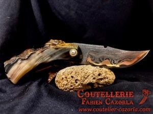 Couteau Corse traditionnel de berger Modèle Cazorla avec Lame Damas Cuivre 14072501 – Image 3