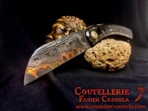 Couteau Corse traditionnel de berger Modèle Cazorla avec Lame Damas Cuivre 21072502