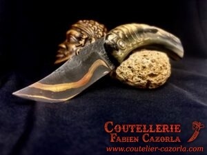 Couteau Corse traditionnel de berger Modèle Cazorla avec Lame Damas Cuivre 21072504