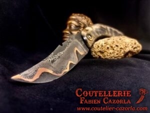 Couteau Corse traditionnel de berger Modèle Cazorla avec Lame Damas Cuivre 21072510