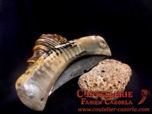 Couteau Corse traditionnel de berger Modèle Cazorla avec Lame Damas Cuivre Nickel 23072501 – Image 6