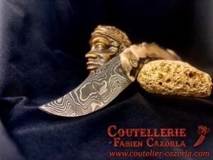 Couteau Corse traditionnel de berger Modèle Cazorla avec Lame Damas 29072503