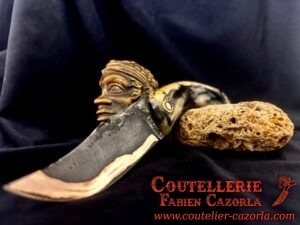 Couteau Corse traditionnel de berger Modèle Cazorla avec Lame Damas Cuivre Nickel 05082502
