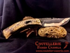 Couteau Corse traditionnel de berger Modèle Cazorla avec Lame Damas Cuivre Nickel 05082502 – Image 3