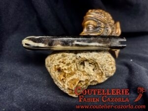Couteau Corse traditionnel de berger Modèle Cazorla avec Lame Damas Cuivre Nickel 03102533 – Image 4