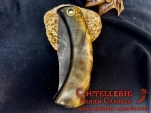 Couteau Corse traditionnel de berger Modèle Cazorla avec Lame Damas Cuivre Nickel 03102535 – Image 5