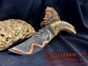 Couteau Corse traditionnel de berger Modèle Cazorla avec Lame Damas Cuivre 03102538