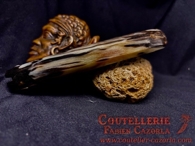 Couteau Corse traditionnel de berger Modèle Cazorla avec Lame Damas Cuivre Nickel 09122501S – Image 4