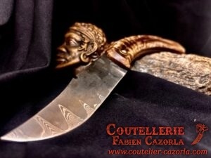Couteau Corse traditionnel de berger Modèle Cazorla avec Lame Damas Bavella 02102501
