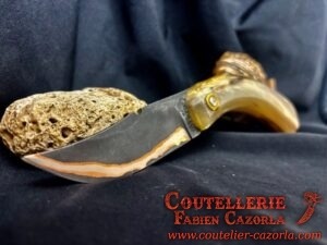 Couteau Corse traditionnel de berger Modèle Cazorla avec Lame Damas Cuivre Nickel 03102536