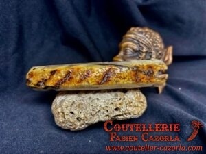 Couteau Corse traditionnel de berger Modèle Cazorla avec Lame Damas Cuivre Nickel 03102536 – Image 4