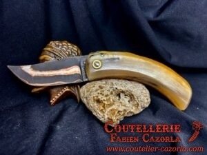 Couteau Corse traditionnel de berger Modèle Cazorla avec Lame Damas Cuivre Nickel 03102539 – Image 2