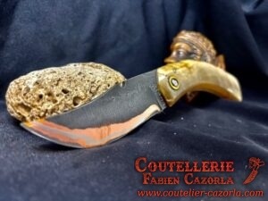 Couteau Corse traditionnel de berger Modèle Cazorla avec Lame Damas Cuivre Nickel 03102540