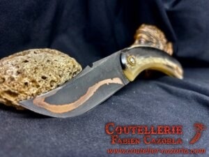 Couteau Corse traditionnel de berger Modèle Cazorla avec Lame Damas Cuivre Nickel 03102541