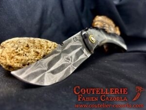 Couteau Corse traditionnel de berger Modèle Cazorla avec Lame Damas Constellation 03102543
