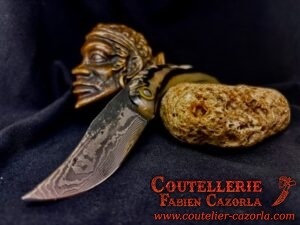 Couteau Corse traditionnel de berger Modèle Cazorla avec Lame Damas de poche 12122518S