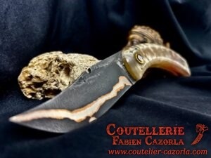 Couteau Corse traditionnel de berger Modèle Cazorla avec Lame Damas Cuivre Nickel 06102533