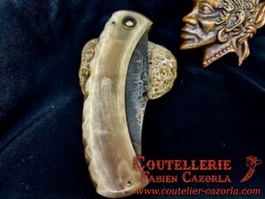 Couteau Corse traditionnel de berger Modèle Cazorla avec Lame Damas Cuivre Nickel 06102533 – Image 6