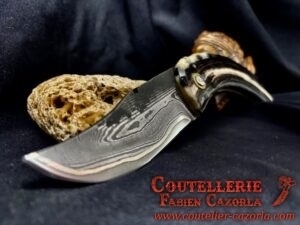Couteau Corse traditionnel de berger Modèle Cazorla avec Lame Damas Cuivre 06102537