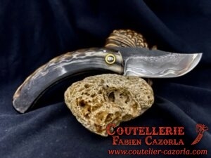 Couteau Corse traditionnel de berger Modèle Cazorla avec Lame Damas Cuivre 06102537 – Image 3