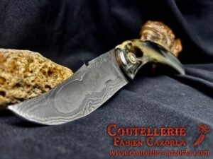 Couteau Corse traditionnel de berger Modèle Cazorla avec Lame Damas 06102548