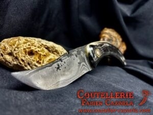 Couteau Corse traditionnel de berger Modèle Cazorla avec Lame Damas 06102550