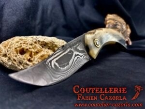 Couteau Corse traditionnel de berger Modèle Cazorla avec Lame Damas 06102551