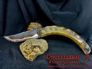 Couteau Corse traditionnel de berger Modèle Cazorla avec Lame Damas Cuivre Nickel 09102508 – Image 2