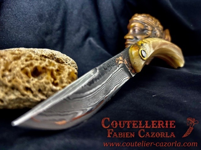 Couteau Corse traditionnel de berger Modèle Cazorla avec Lame Damas Cuivre 09102509