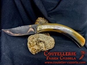 Couteau Corse traditionnel de berger Modèle Cazorla avec Lame Damas Cuivre Nickel 09102512 – Image 2